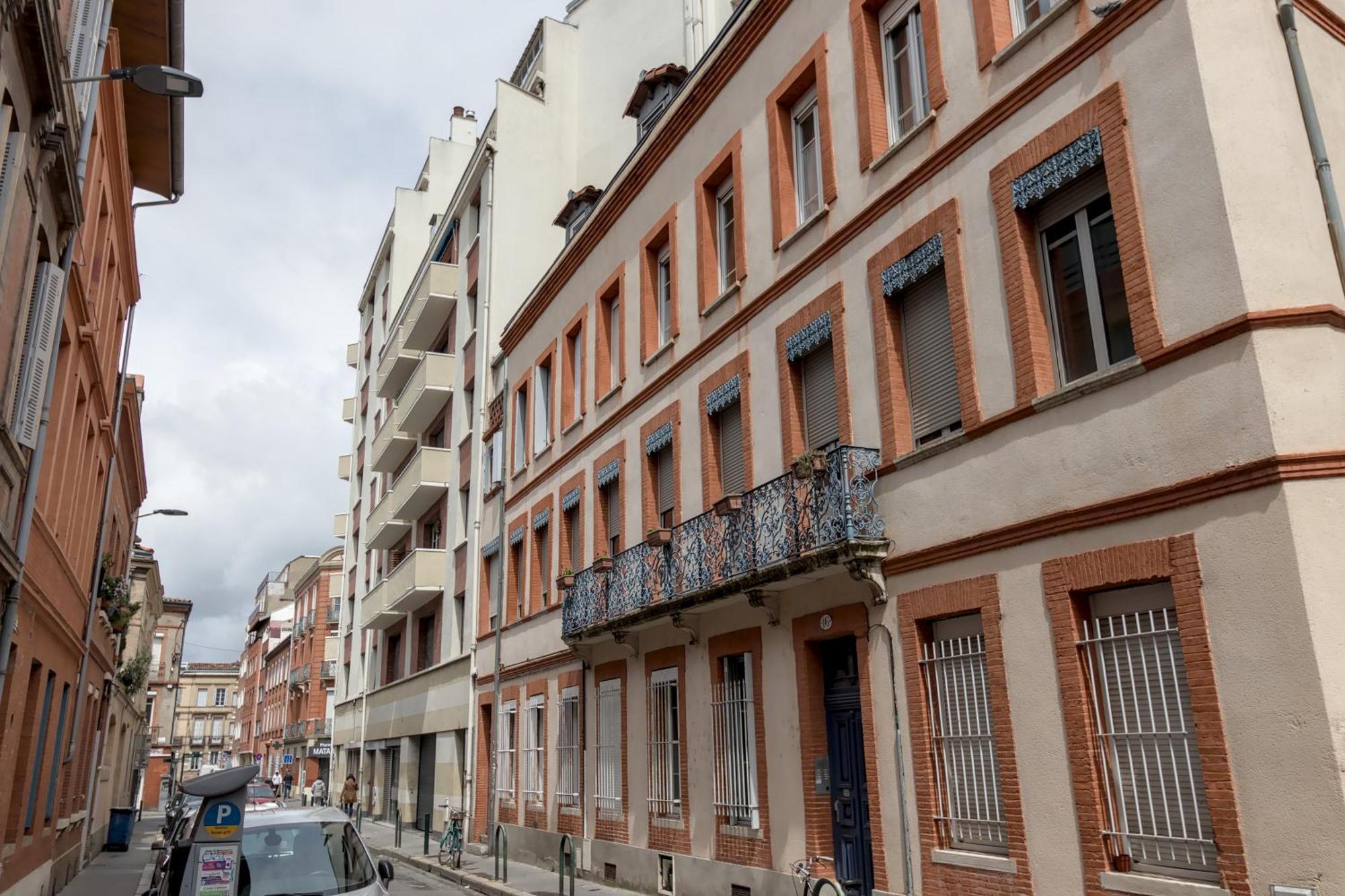 Le Nid D'Orient Entre Matabiau Et Capitole Parking Toulouse Exterior foto